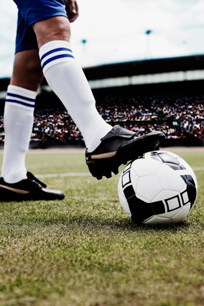 ليفربولوتوتنهامهوتسبيرمواجهةكلاسيكيةفيالدوريالإنجليزيالممتاز